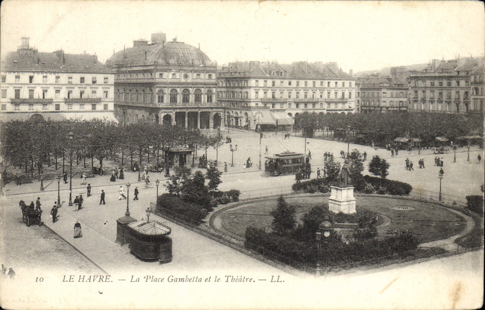 CPA Le Havre La Place Gambetta et la Theatre