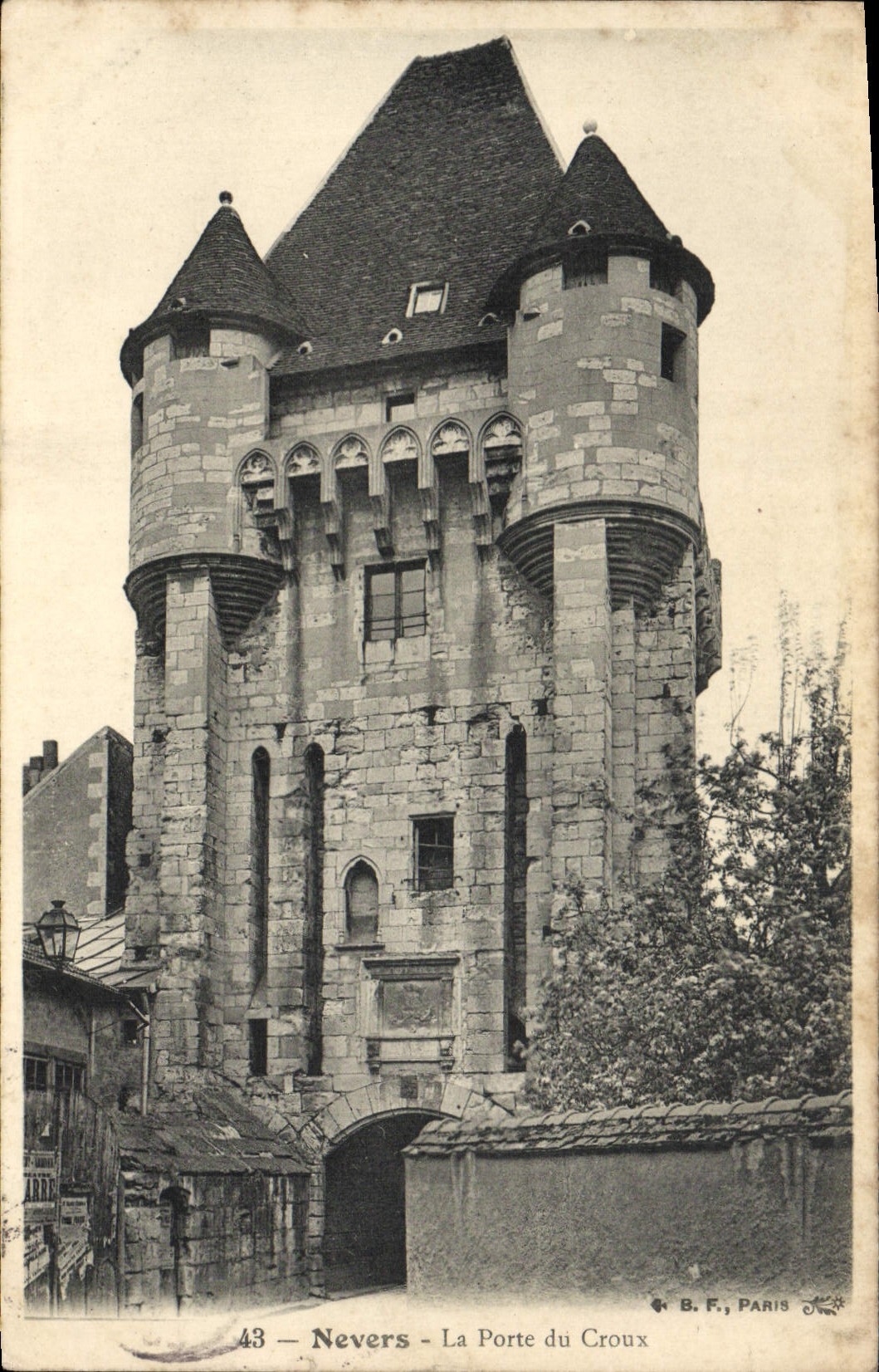 POSTAL Nevers de la VENDIMIA la puerta de Croux