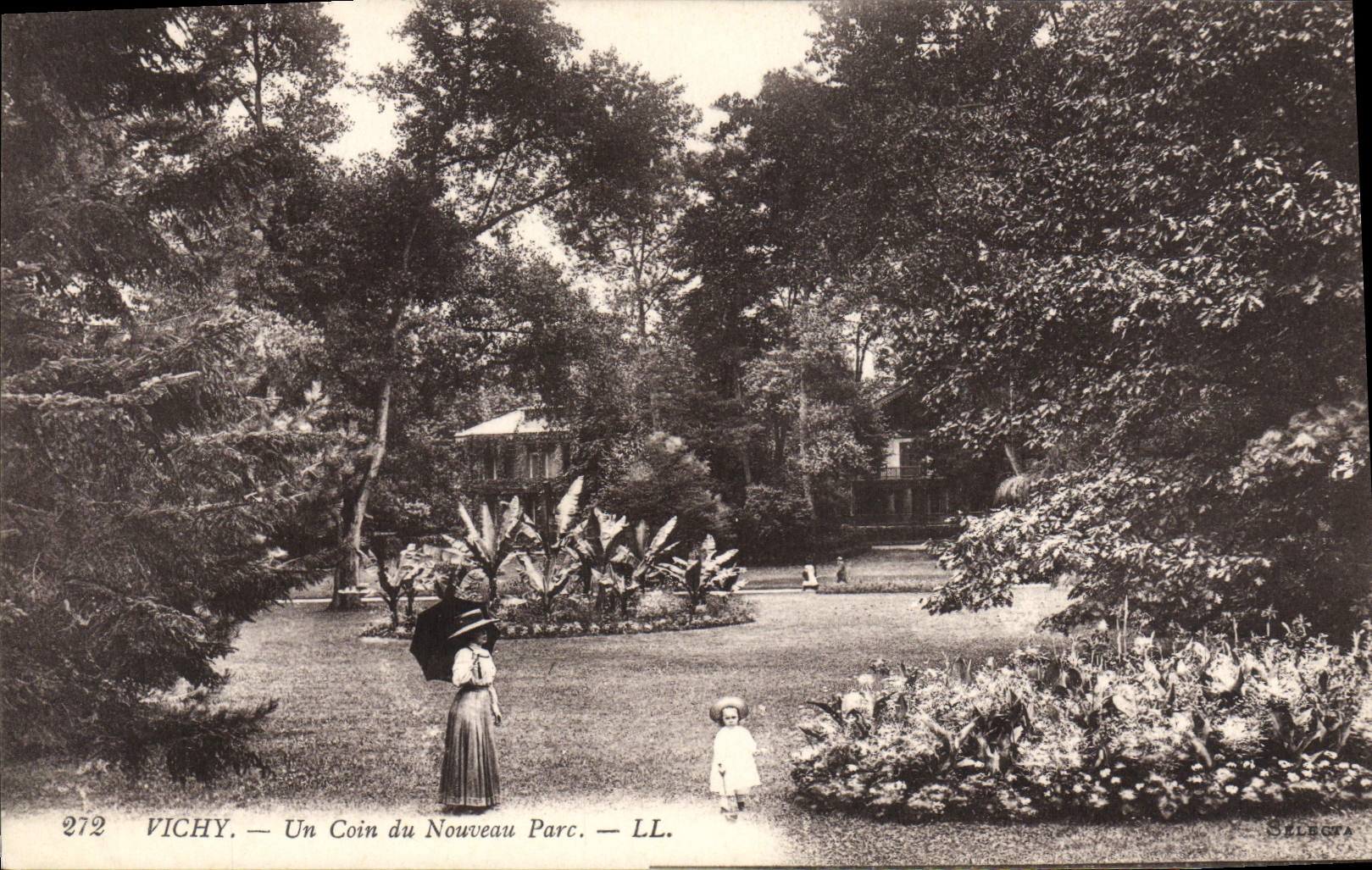 POSTAL Vichy de la VENDIMIA una esquina del nuevo parque