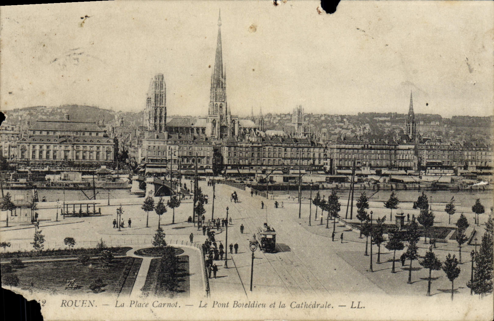 CPA Rouen La Place Carnot Le Pont Boieldieu et la Cathedrale