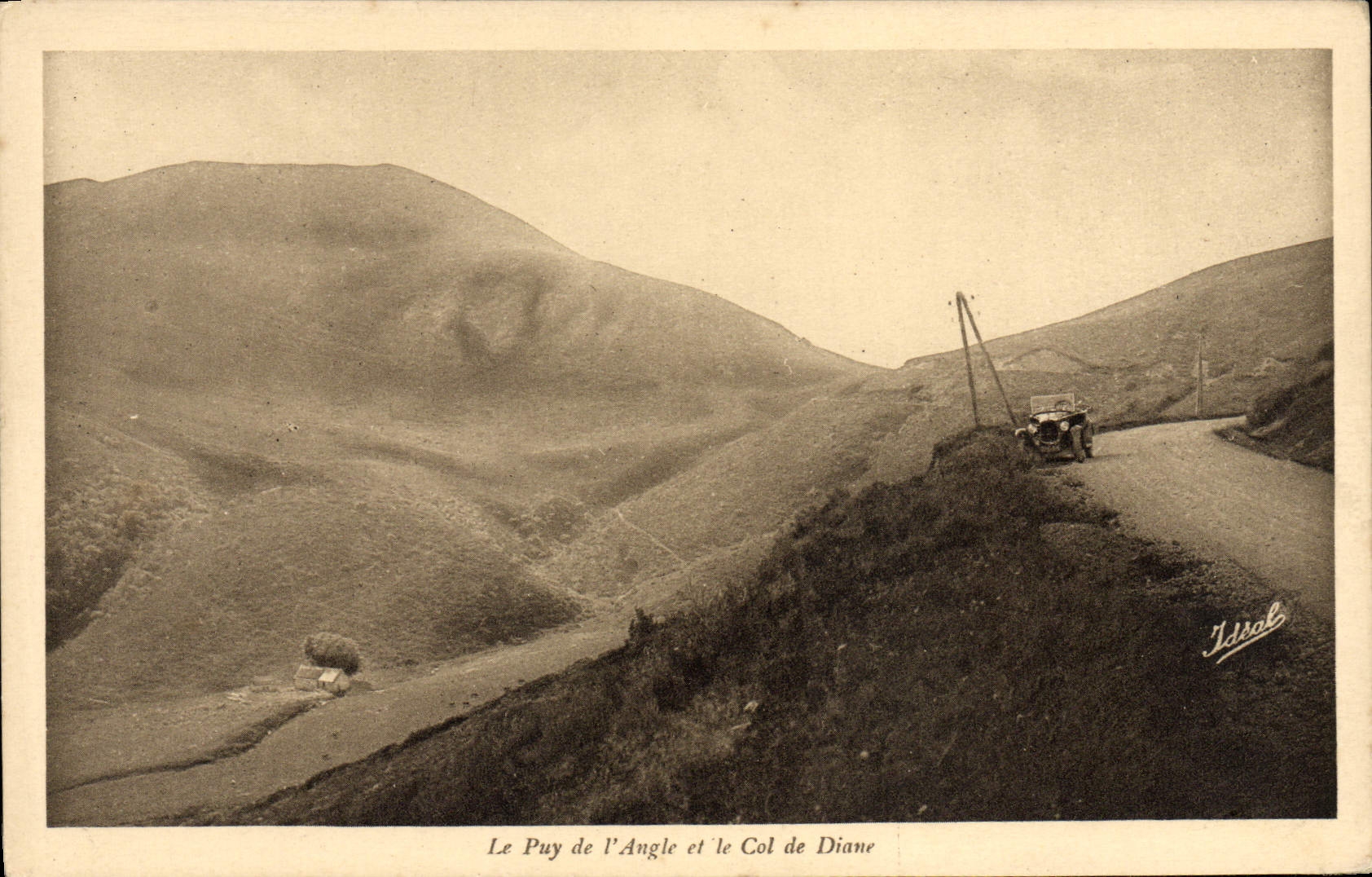 CPA Le Puy de l'Angle et le Col de Diane