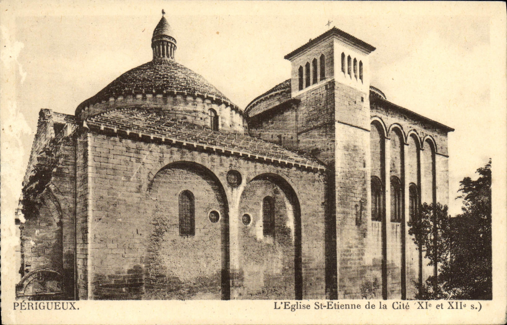 CPA Perigueux L'Eglise Saint Etienne de la Cite