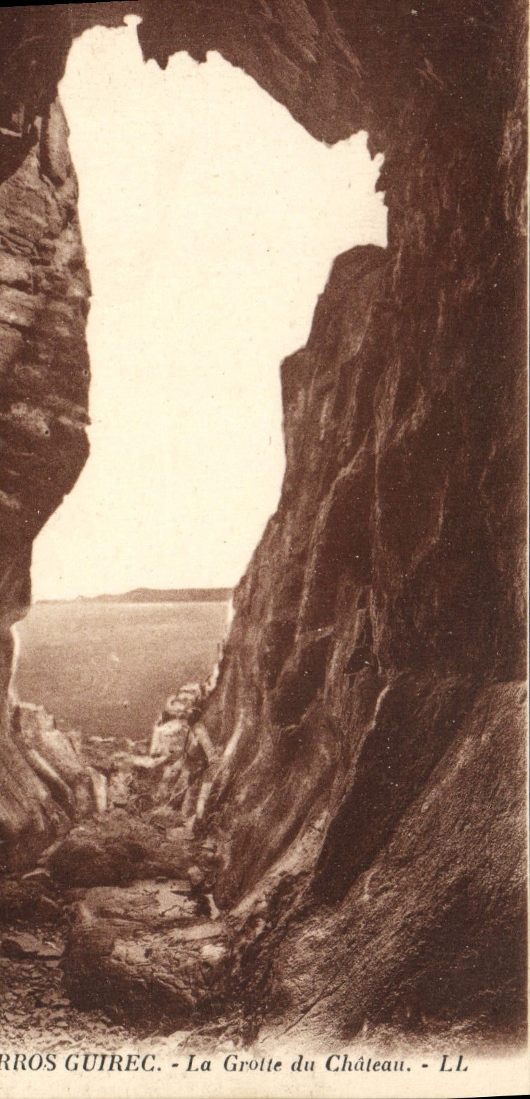 CPA Perros Guirec La Grotte du Chateau