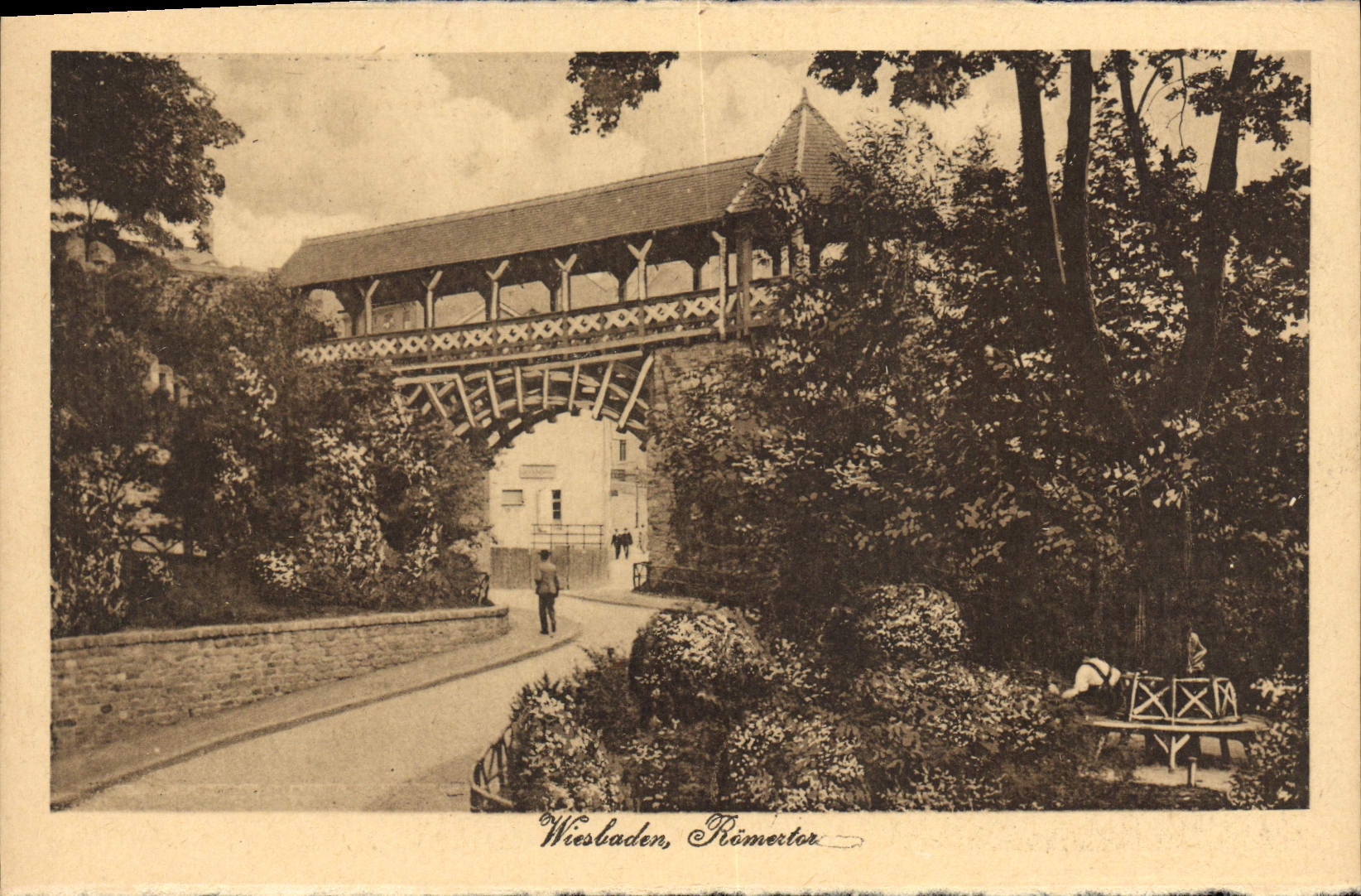 VINTAGE POSTCARD Wiesbaden Romertor