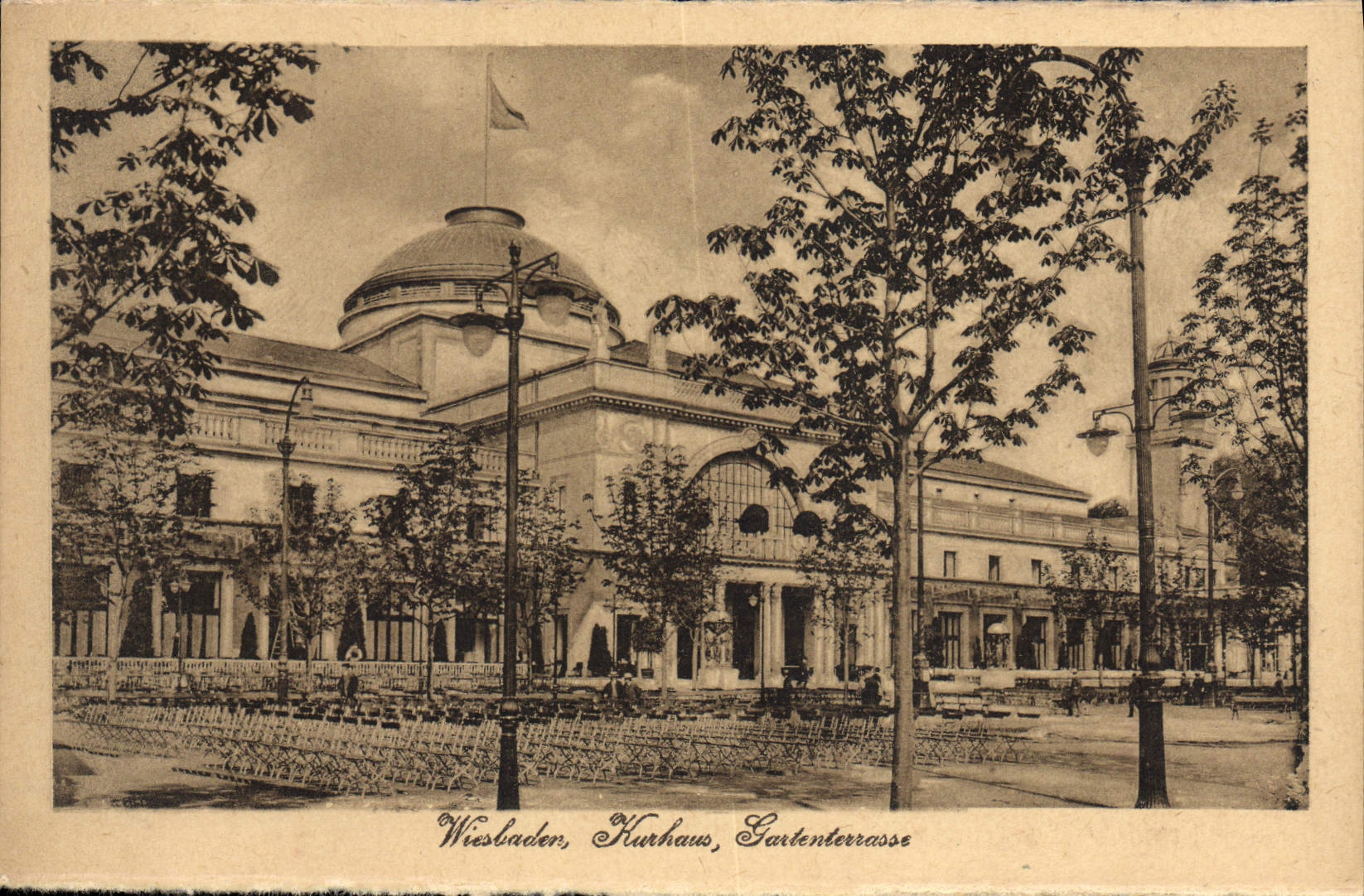 CPA Wiesbaden Kurhaus Gartenterrasse