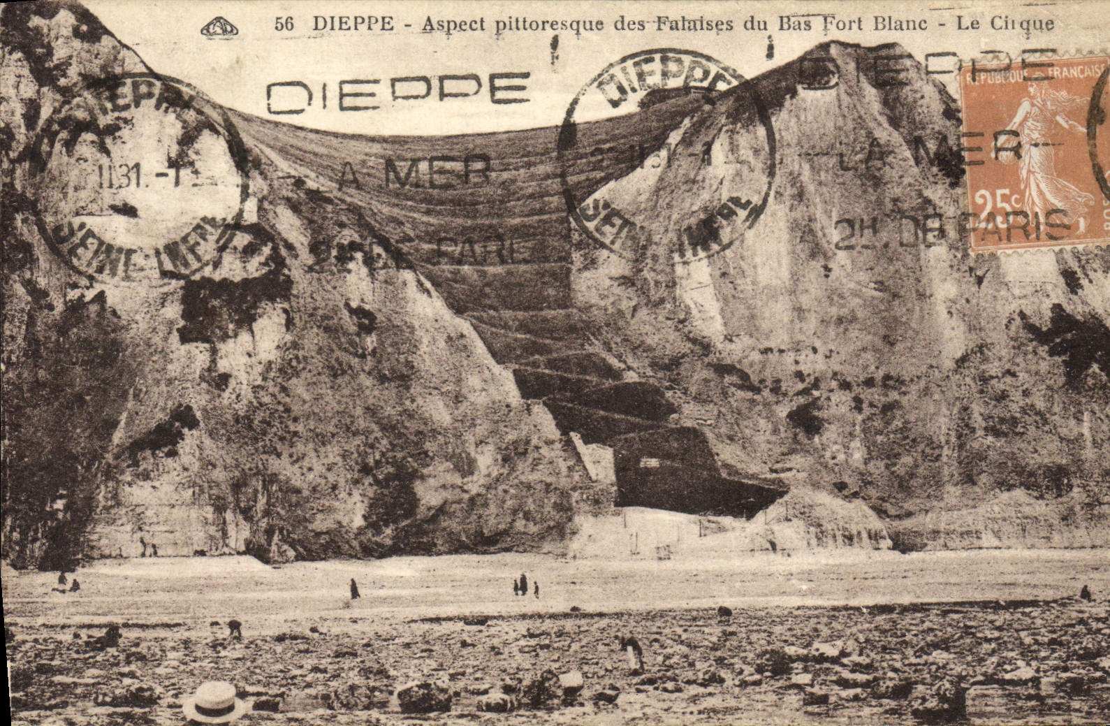 Aspecto pintoresco de Dieppe de la POSTAL de la VENDIMIA de los acantilados de la parte inferior extremadamente blanca el circo