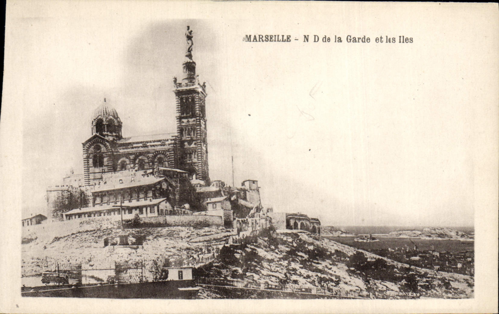 CPA Merseille Notre Dame la Garde et les Iles