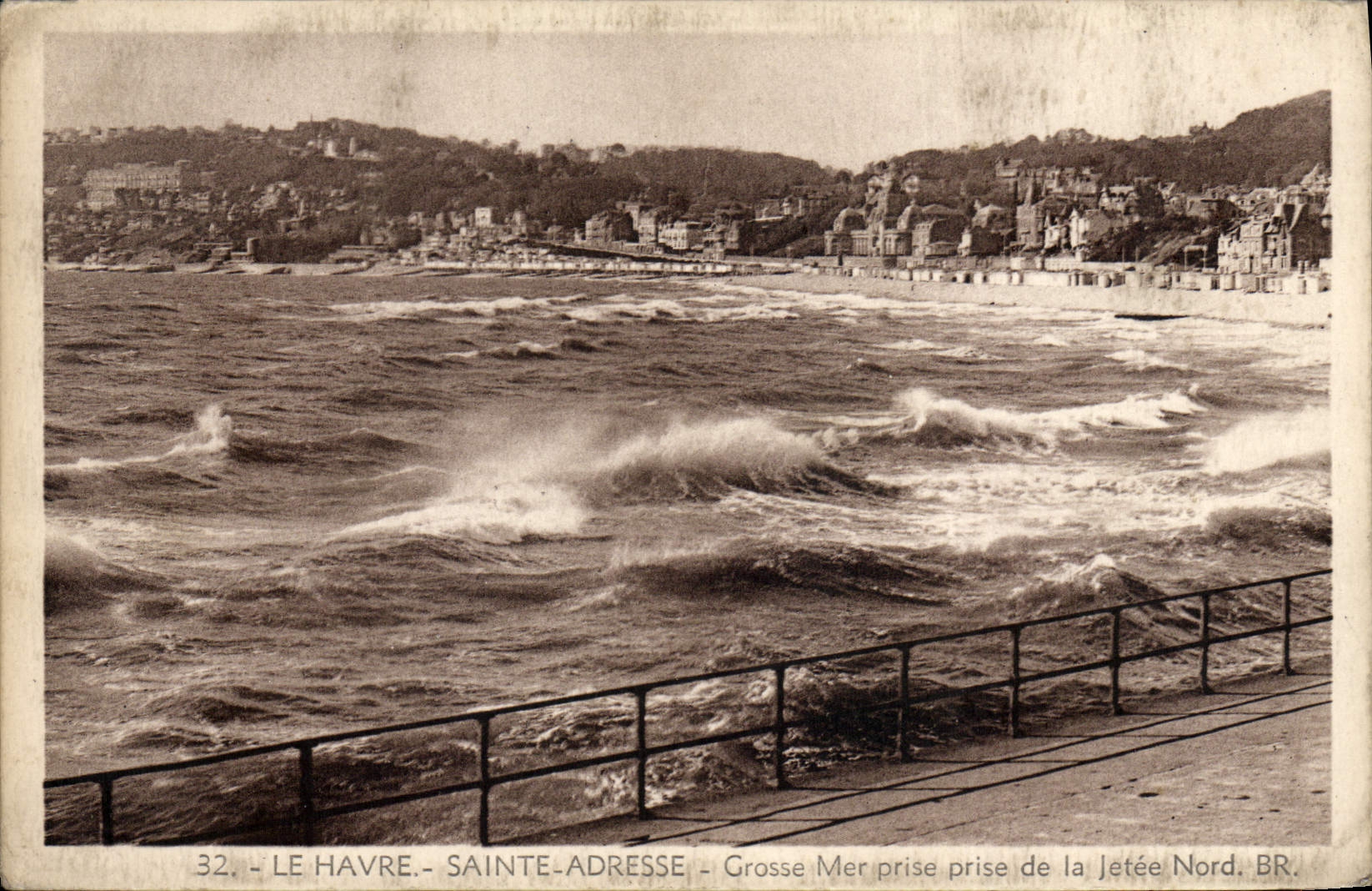 CPA Le Havre Saint Adresse Grosse Mer Prise de la Jetee Nord