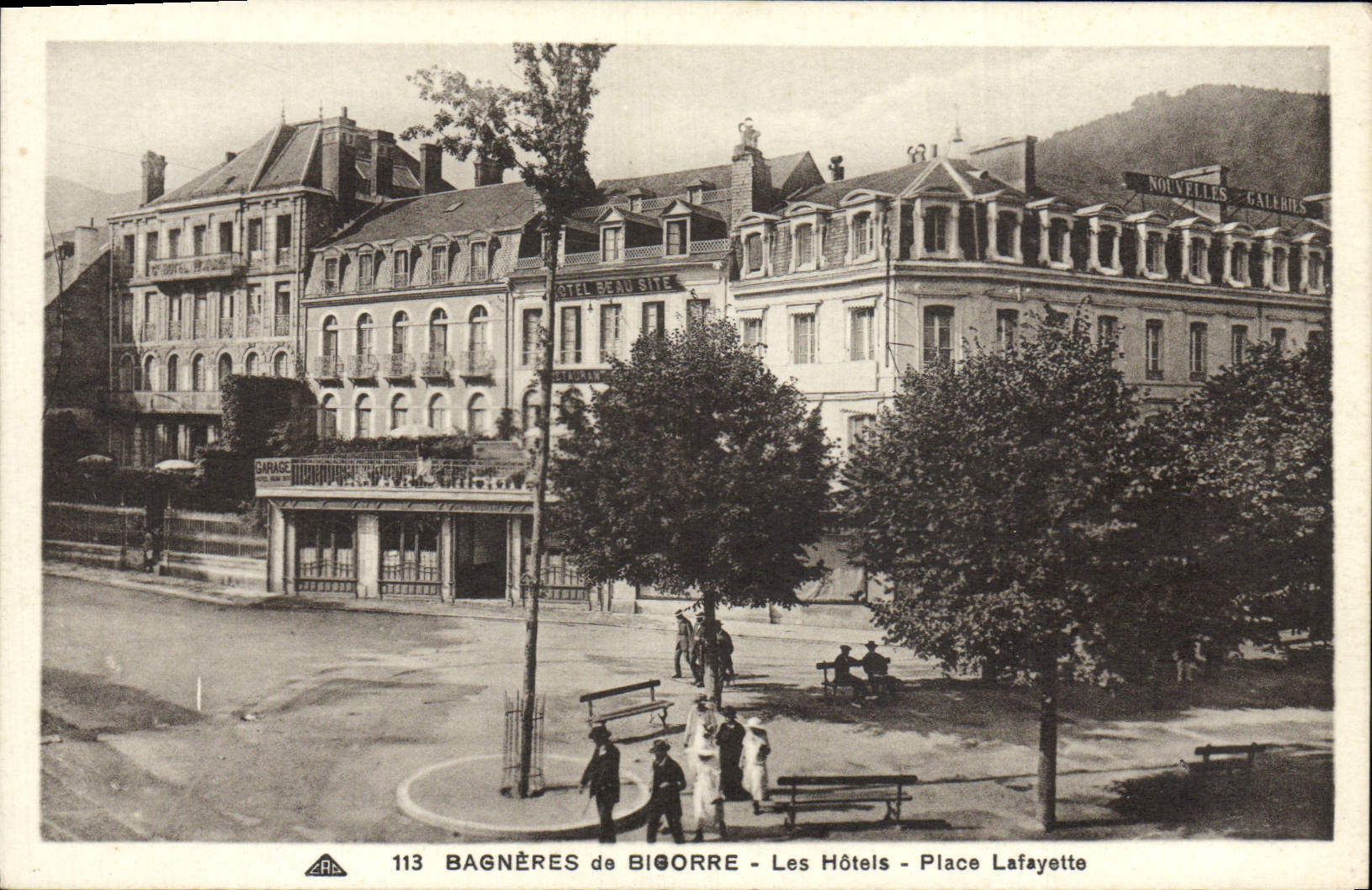 CPA Bagneres de Bigorre Les Hotels Place Lafayette