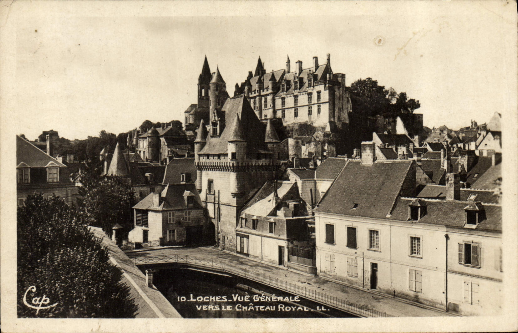 CPA Loches Vue Generale Vers Le Chateau Royal