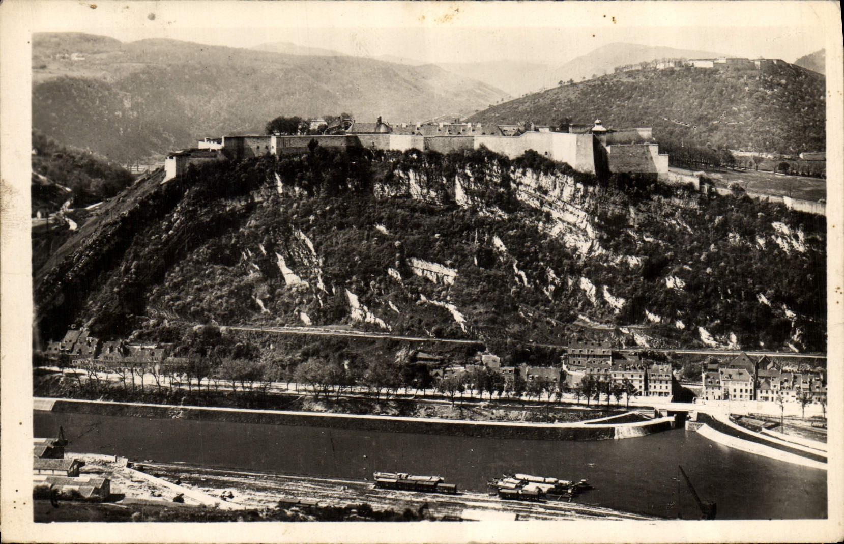 POSTAL Besanzón de la VENDIMIA les Bains la ciudadela