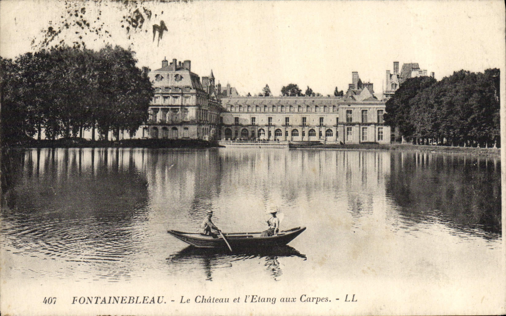 CPA Fontainebleau Le Chateau et l'Etang aux Carpes