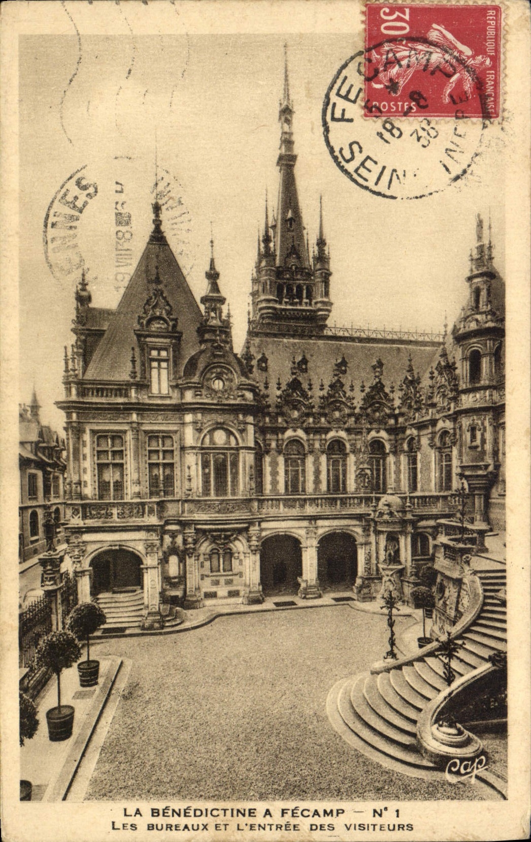 CPA La Benedictine a Fecamp Les Bureaux Et L'Entree des Visiteurs