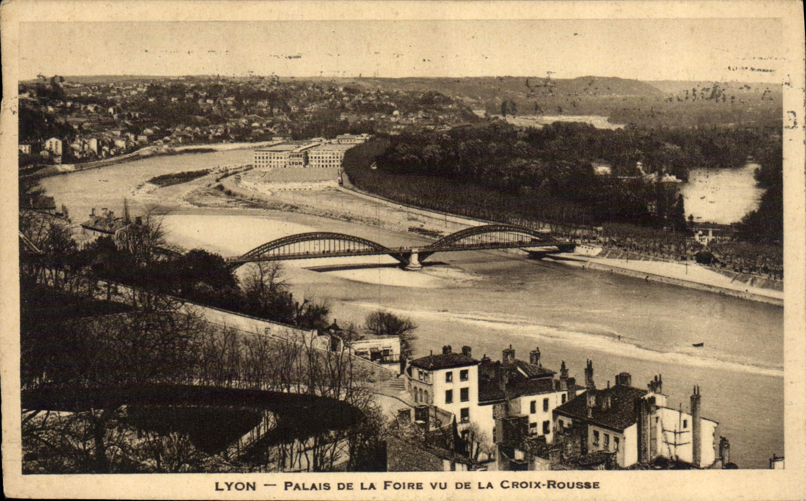 CPA Lyon Palais de la Foire vu de la Croix Rousse