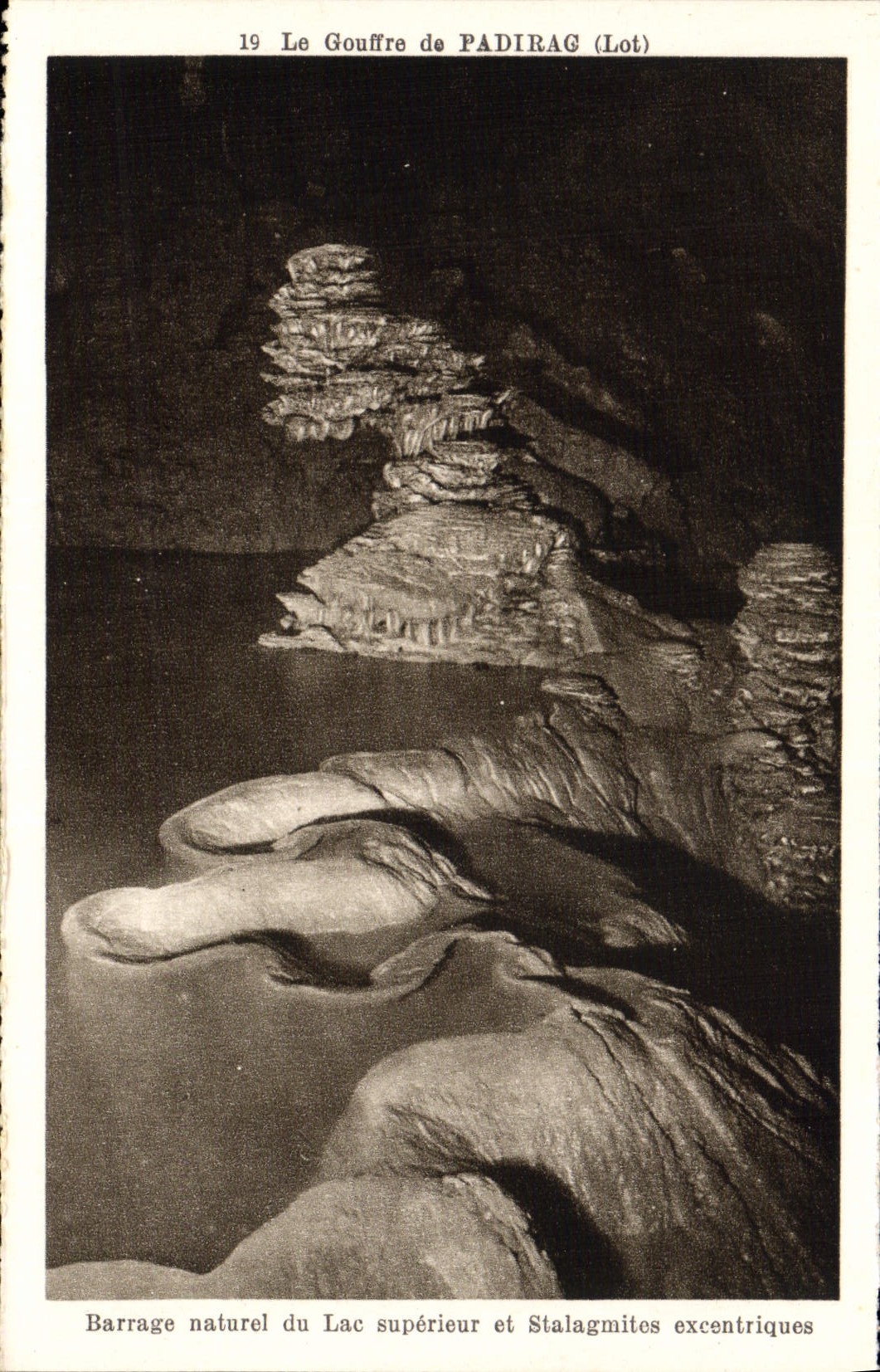 CPA Le Gouffre de Padirac Barrage naturel du Lac Superieur et Stalagmites excentriques