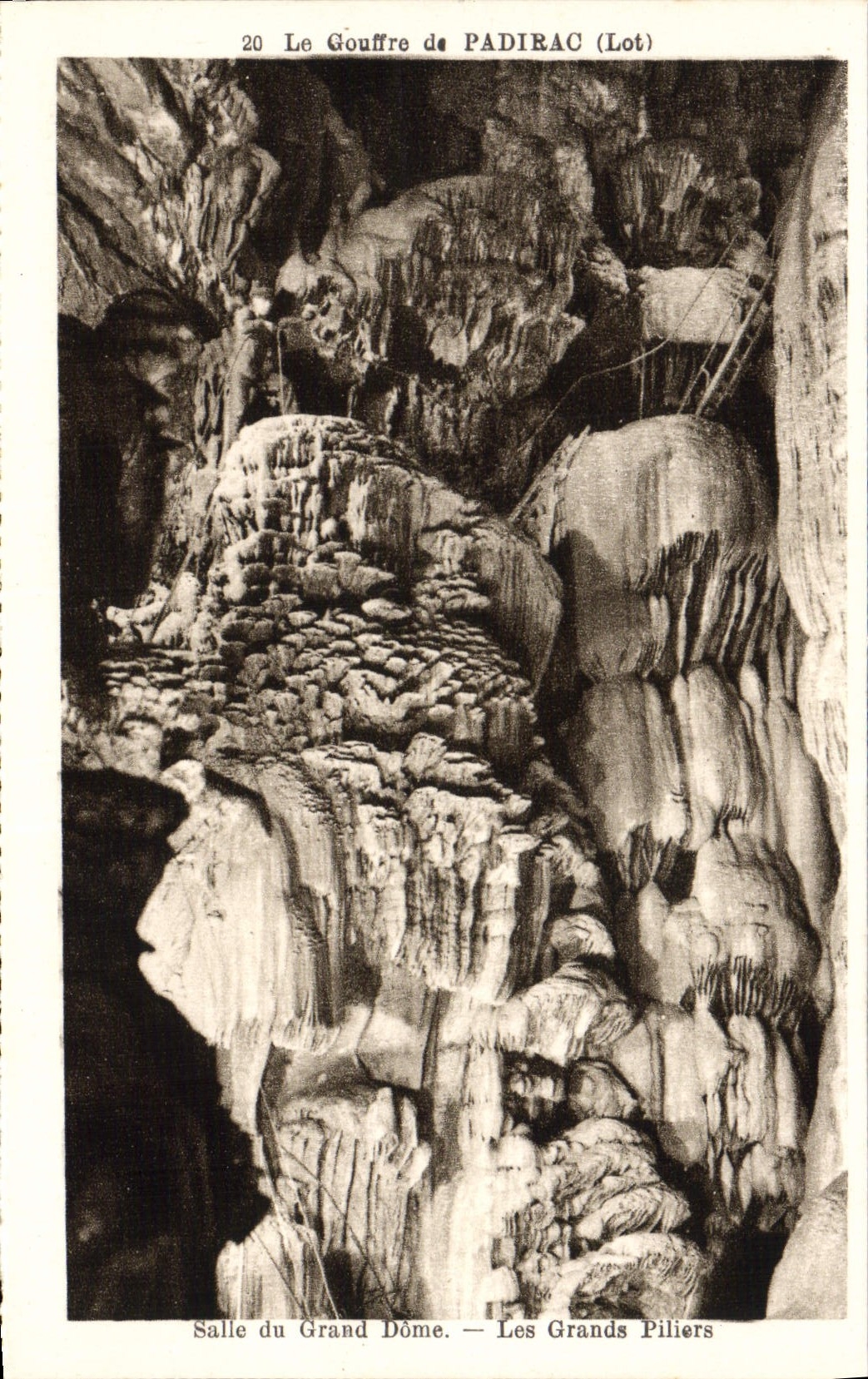 POSTAL de la VENDIMIA el hoyo del sitio de Padirac de los pilares grandes de la bóveda grande