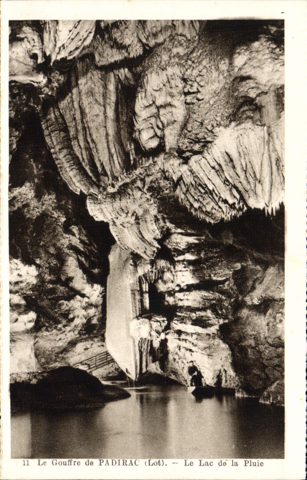 POSTAL de la VENDIMIA el hoyo de Padirac el lago de la lluvia