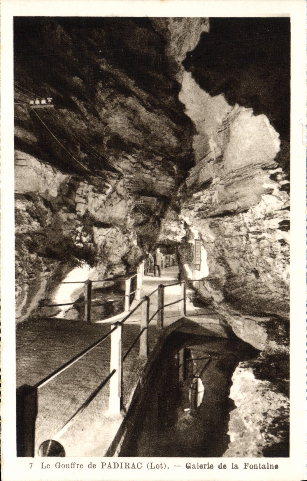 POSTAL de la VENDIMIA el hoyo de la galería de Padirac de la fuente
