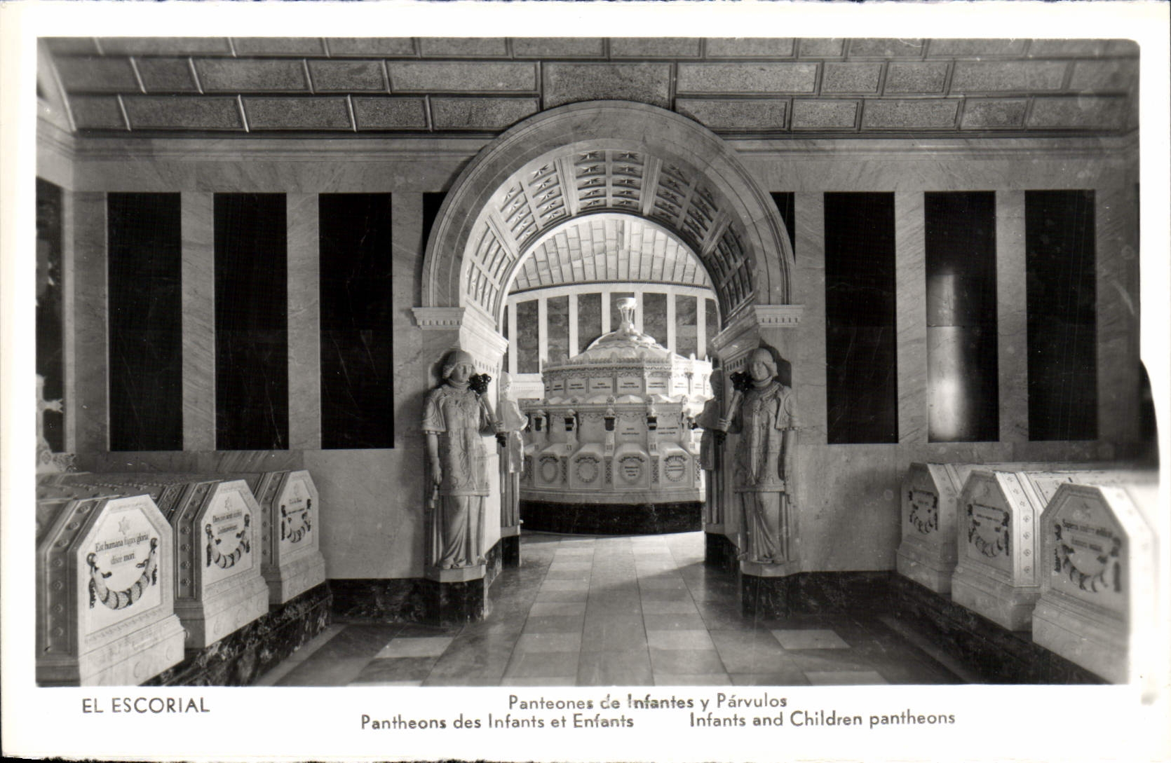 CPA El Escorial Panteon de Infantes y Parvulos