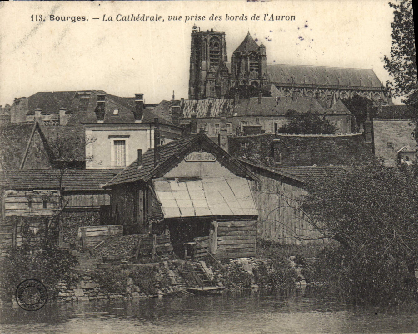 POSTAL Bourges de la VENDIMIA la catedral vista de los bordes de Auron