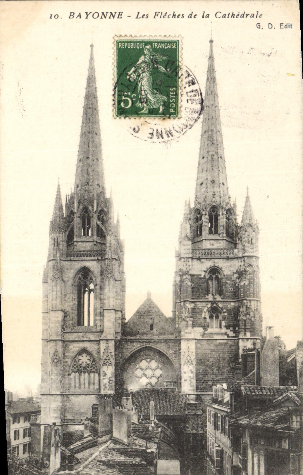 VINTAGE POSTCARD Bayonne Arrows of the Cathedral