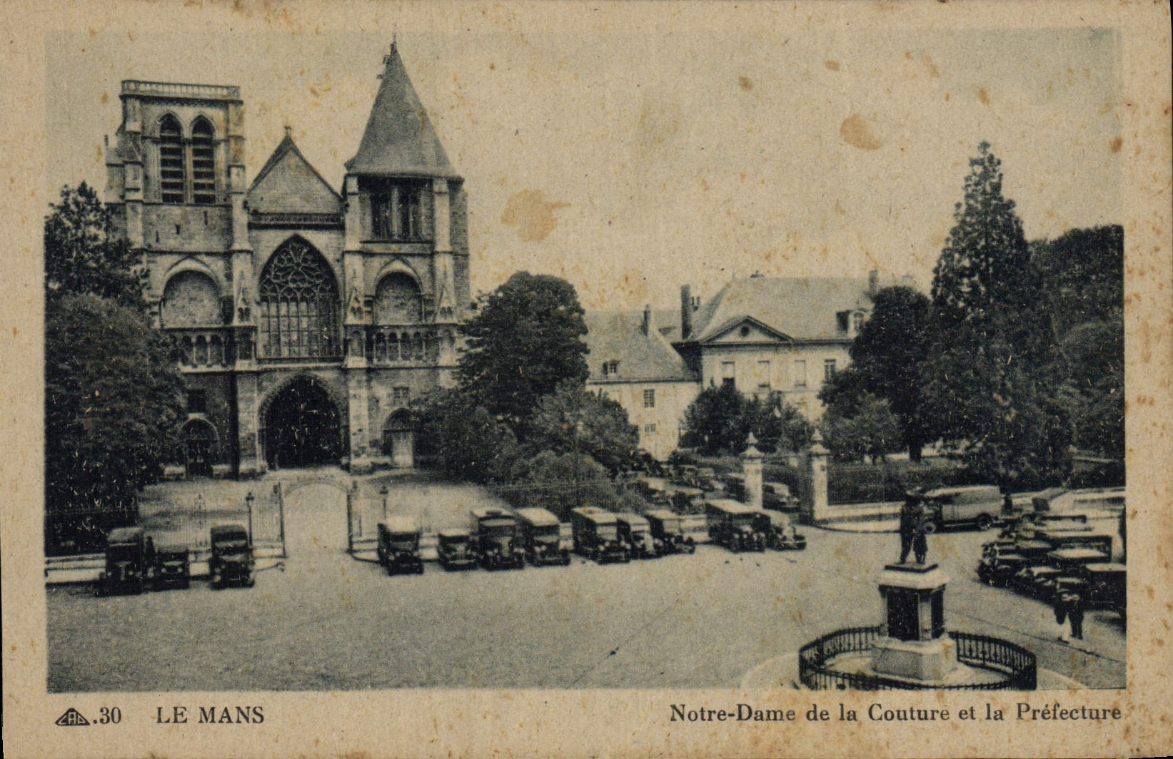 CPA Le Mans Notre Dame de la Couture et la prefecture