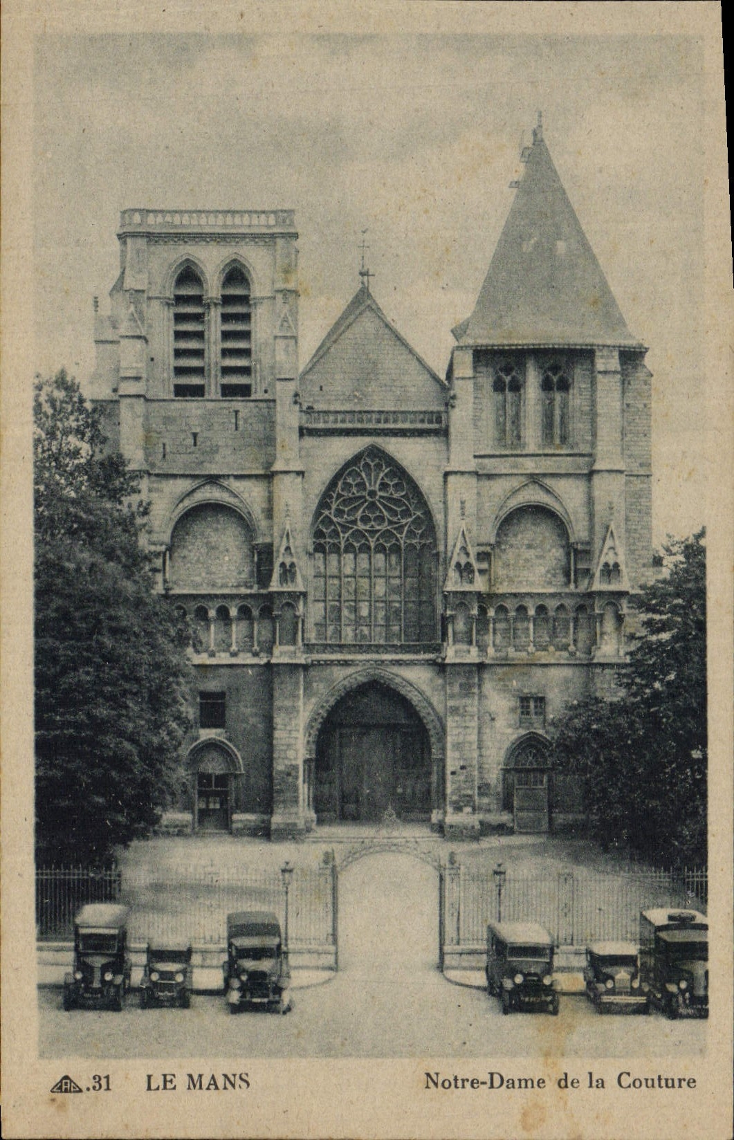VINTAGE POSTCARD Mans Notre Dame of the Automobile Seam