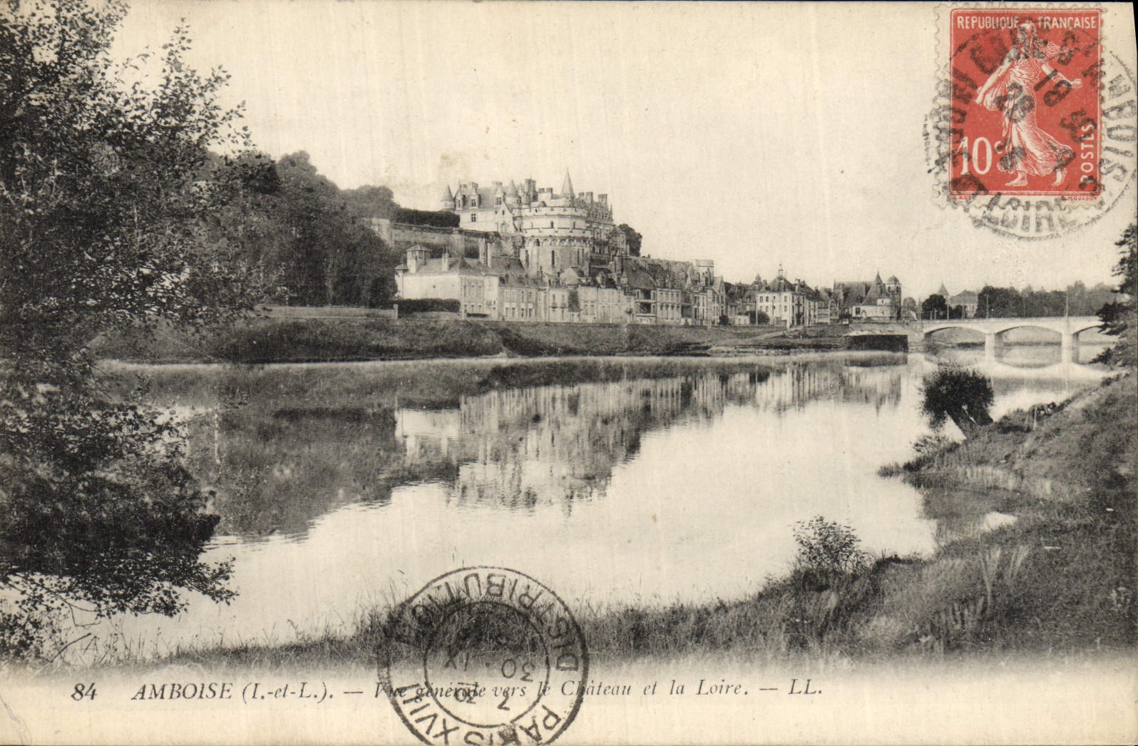 Opinión de Amboise de la POSTAL de la VENDIMIA hacia el castillo y el Loire