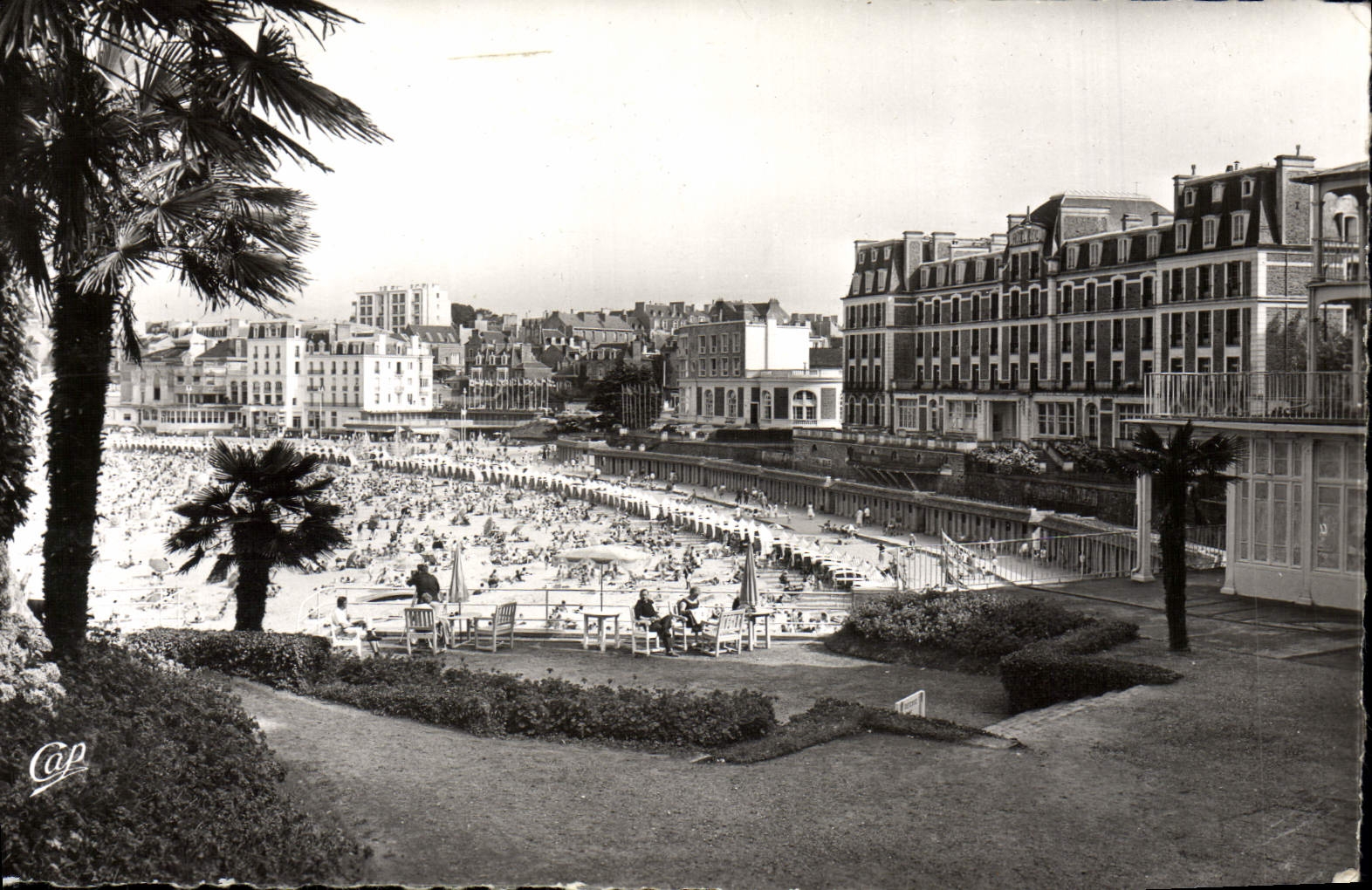CPM Dinard Cote D'Emeraude Plage de l'ecluse