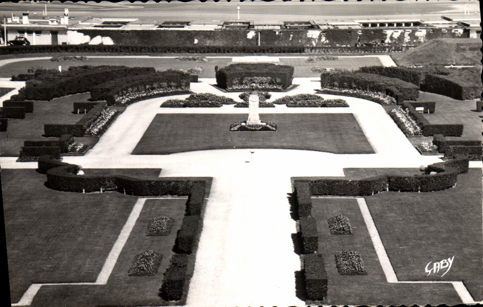 CPM Deauville Plage Fleurie Les jardins