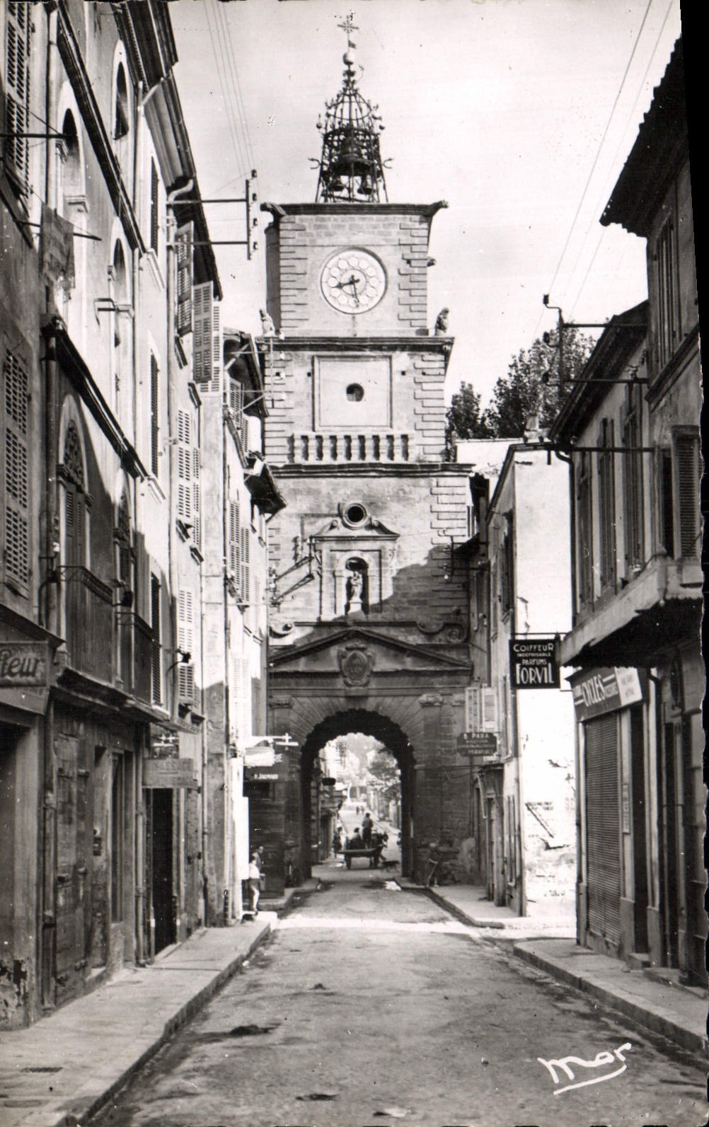 CPM Salon De Provence Tour de L'Horloge