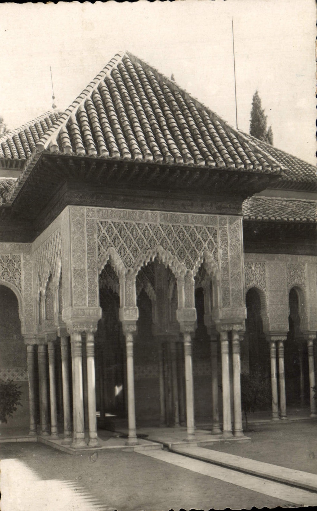 CPM Granada Alhambra Patio de los leones Templete