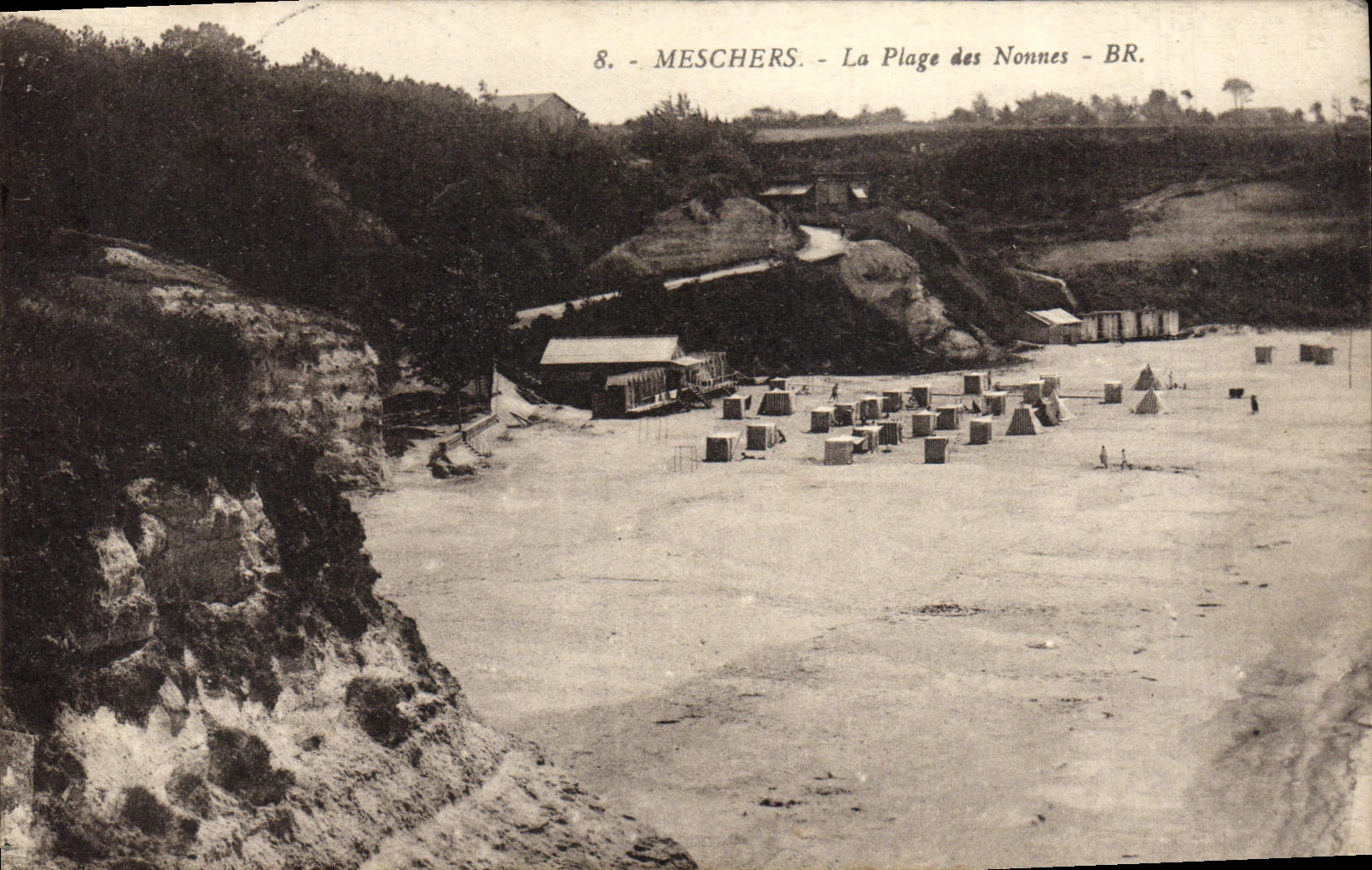 VINTAGE POSTCARD Meschers the Beach of the Nuns