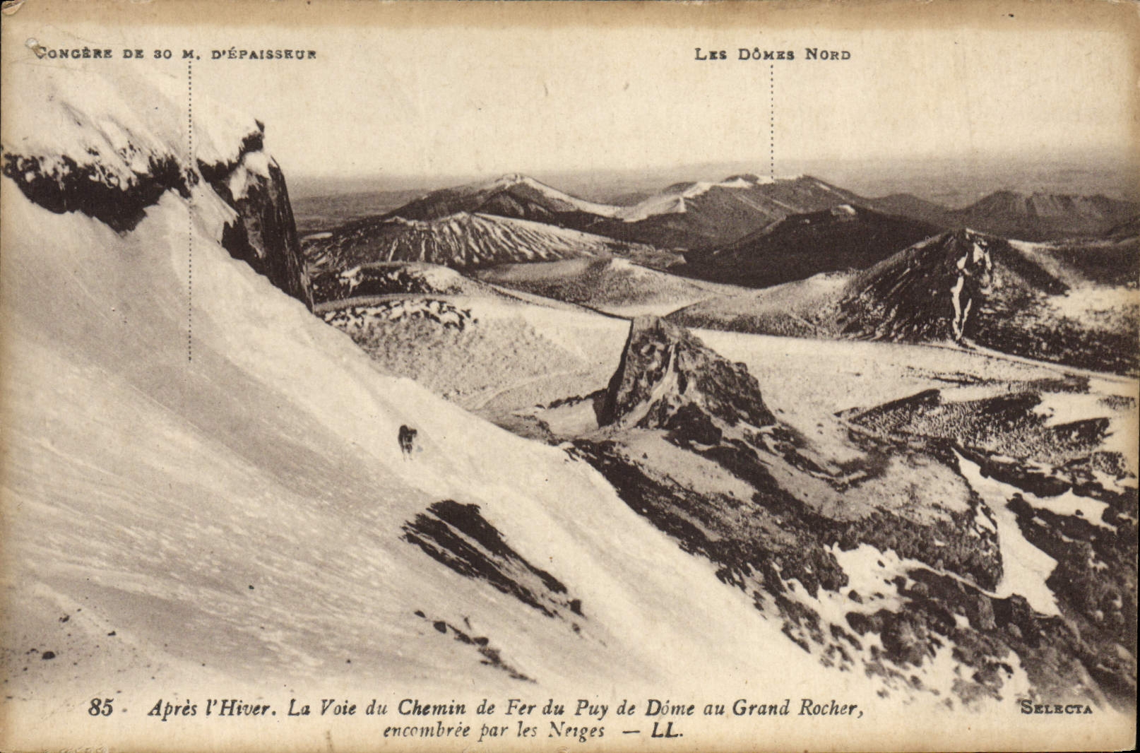 CPA Apres l'hiver La voie de chemin de fer du Puy de Dome au grand rocher encombree par les neiges