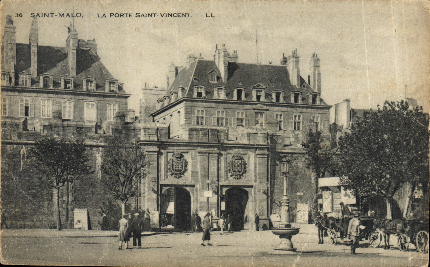 VINTAGE POSTCARD Holy Malo the Gate Holy Vincent Coach Horse