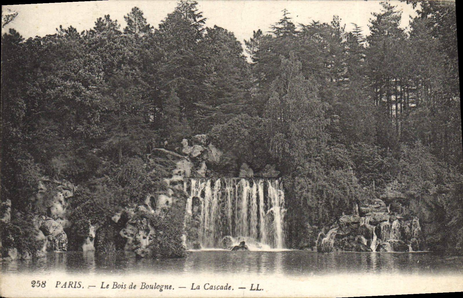 CPA Paris Le Bois De Boulogne La cascade