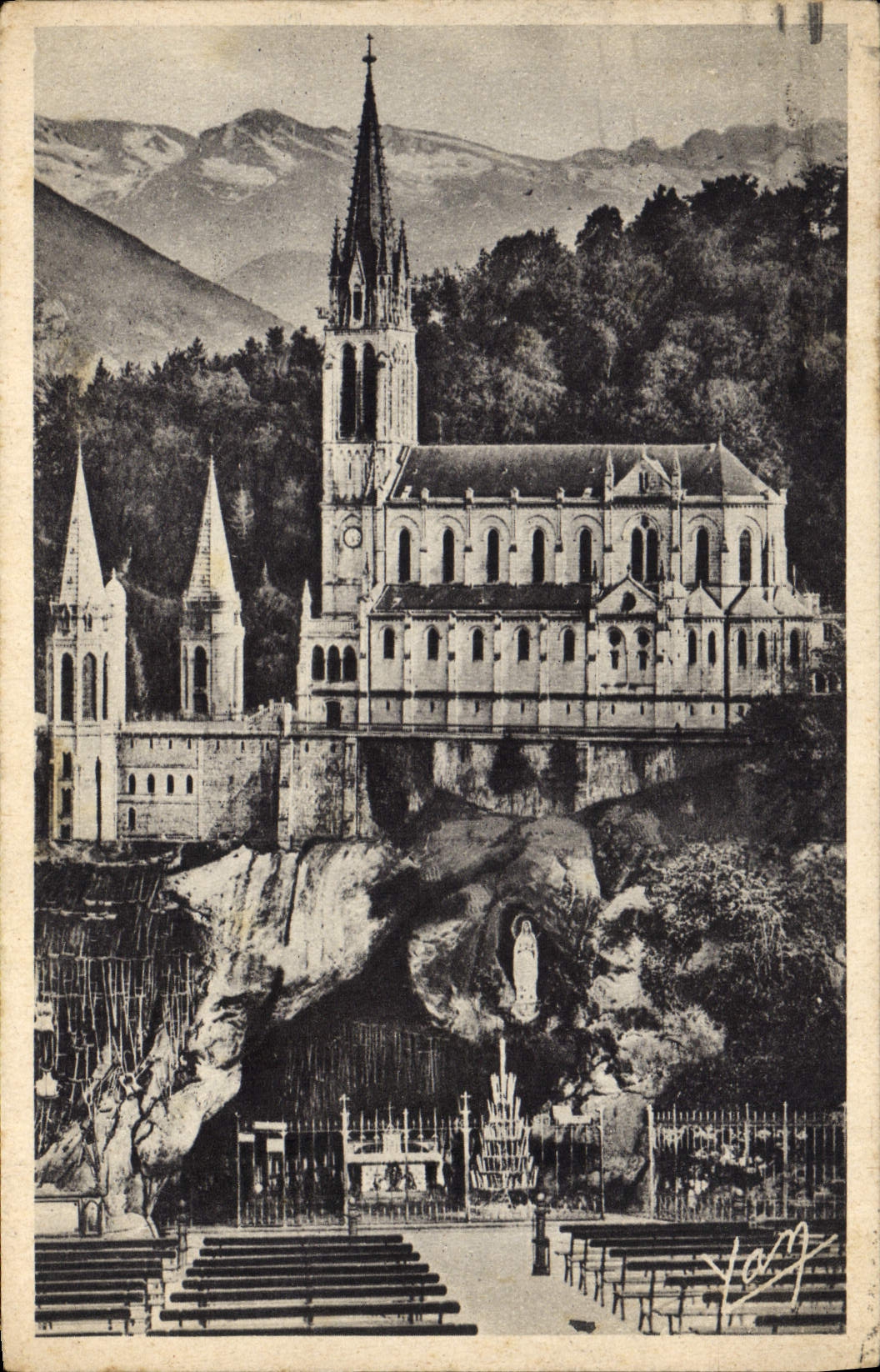 VINTAGE POSTCARD Heavy Basillque and the Cave