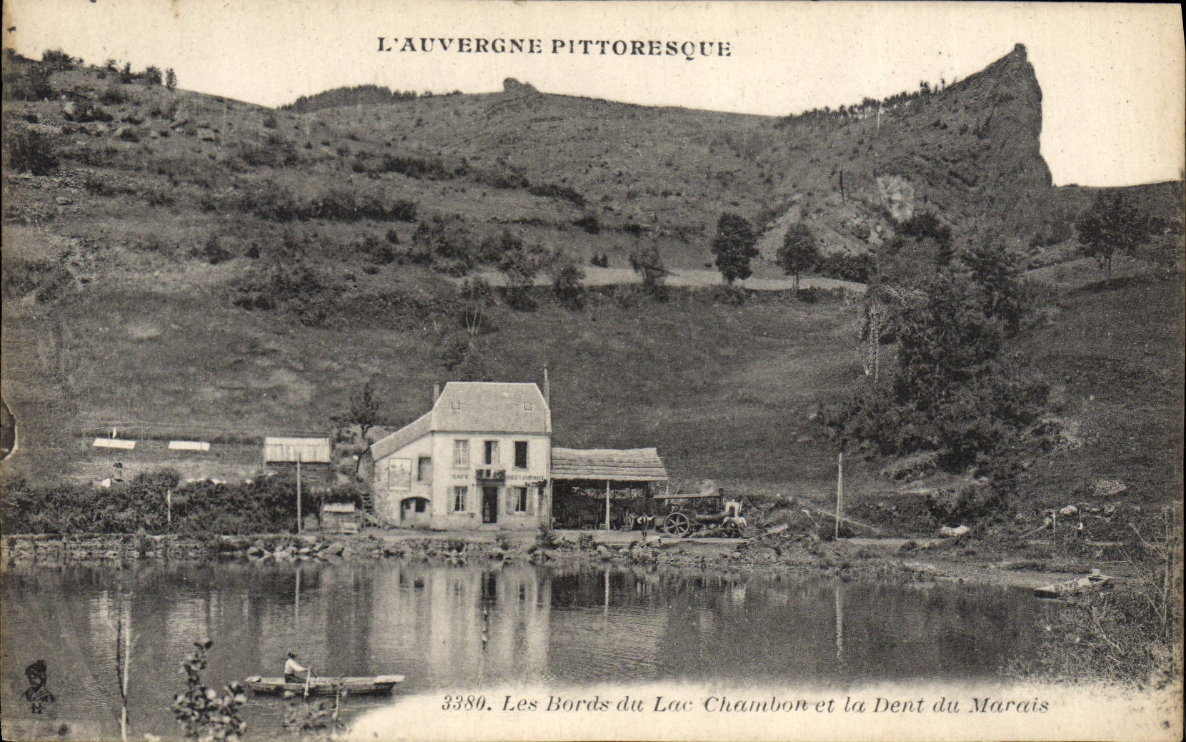 CPA L'Auvergne Pittoresque Les bords du lac Chambon et la dent du marais Machine a vapeur Tracteur