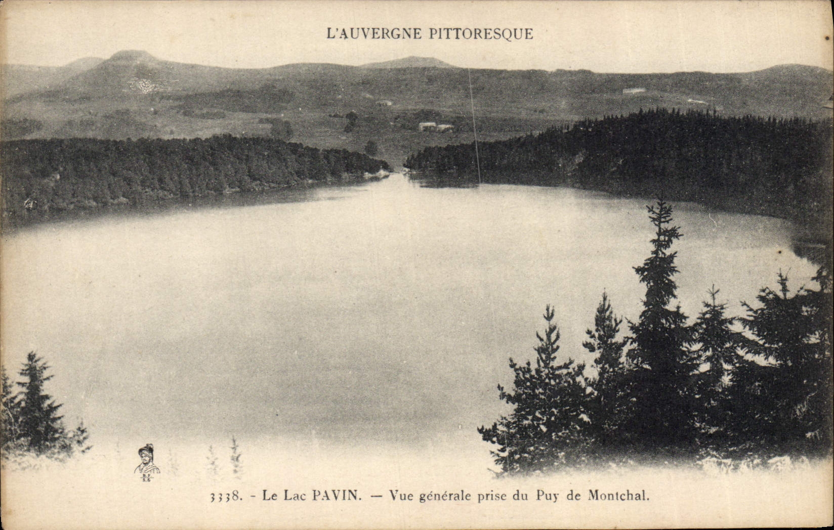 VINTAGE POSTCARD Picturesque Auvergne the lake Pavin View taken of Puy de Montchal