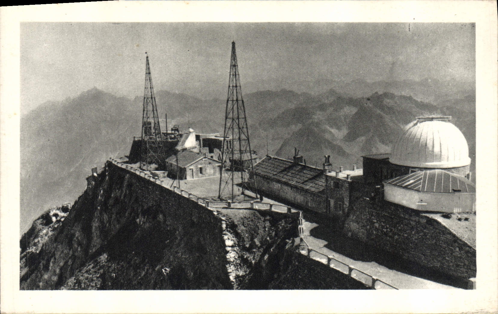 POSTAL de la VENDIMIA el observatorio de Pyrenees del pico del sur de Bigorre