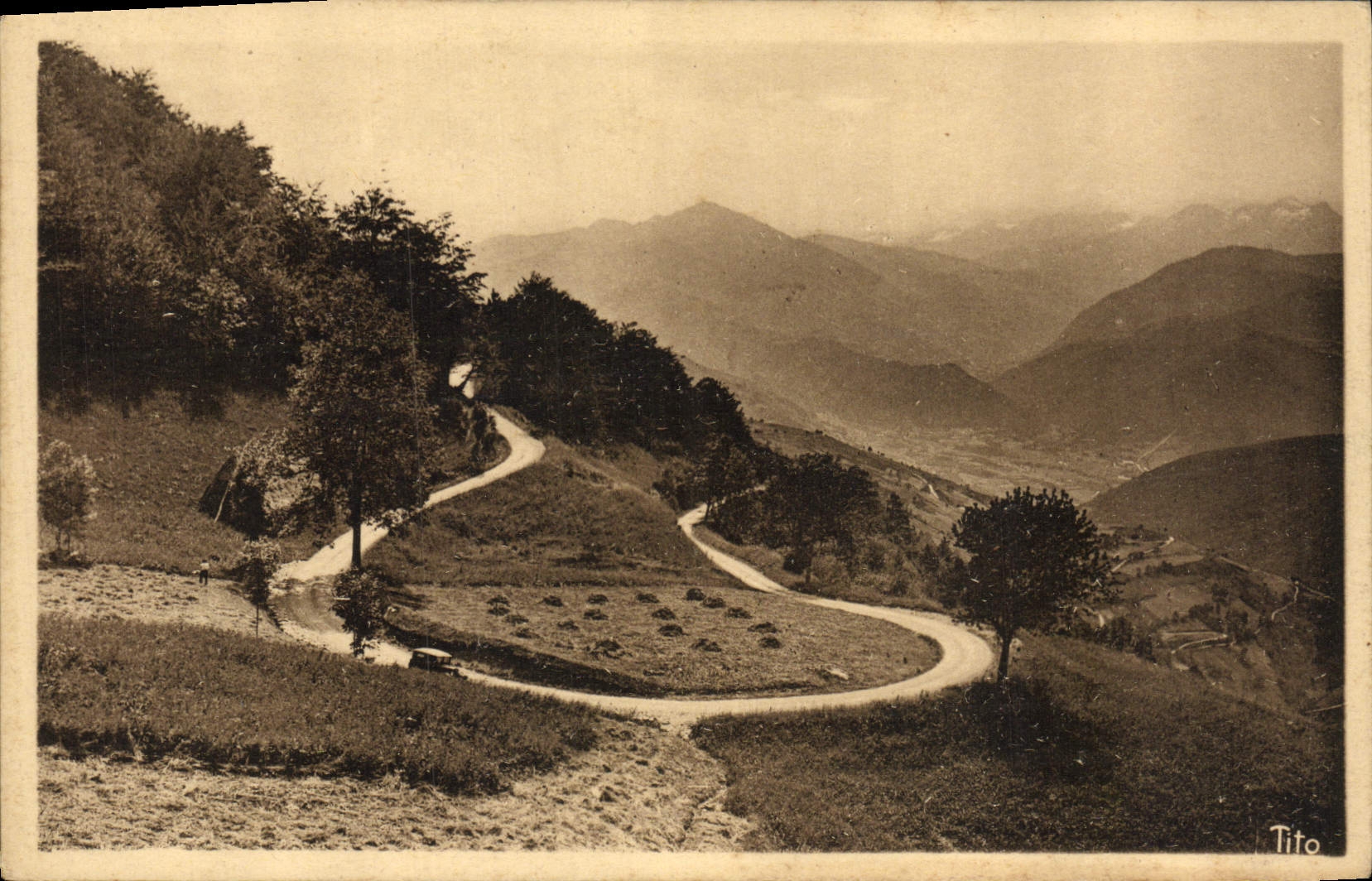 VINTAGE POSTCARD the Pyrenees the Descent of the Collar D' Aspin on Arreau the Horseshoe