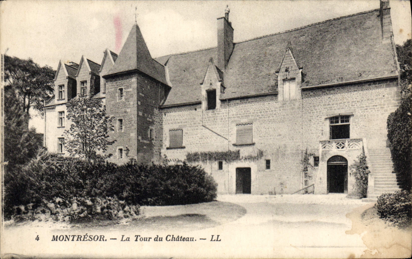 CPA Montresor La Tour Du Chateau