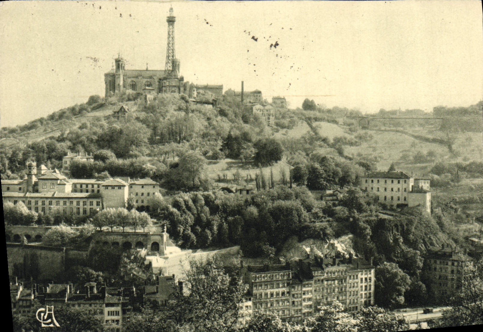 CPA Lyon Colline de Fourvieres Vue de la Croix Rousse