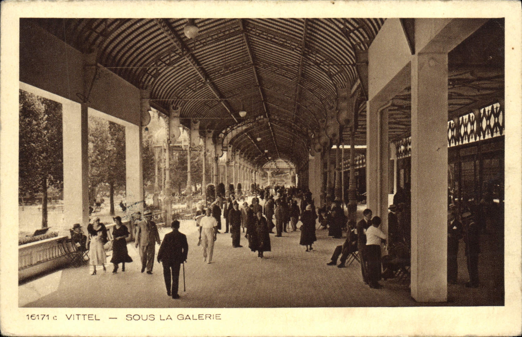 POSTAL Vittel de la VENDIMIA debajo de la galería