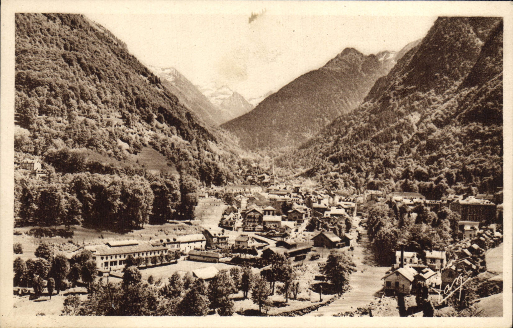 CPA Cauterets Vue Generale Prise du Mamelon Vert