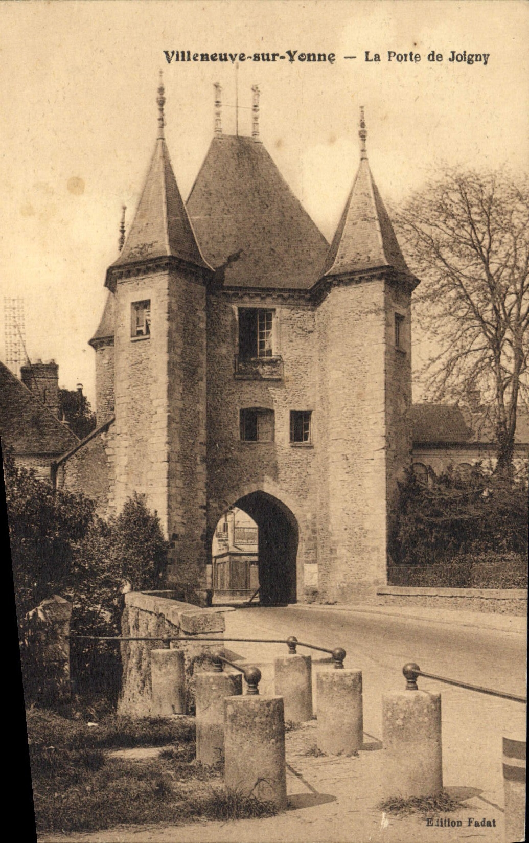 CPA Villeneuve Sur Yonne La Porte de Joigny