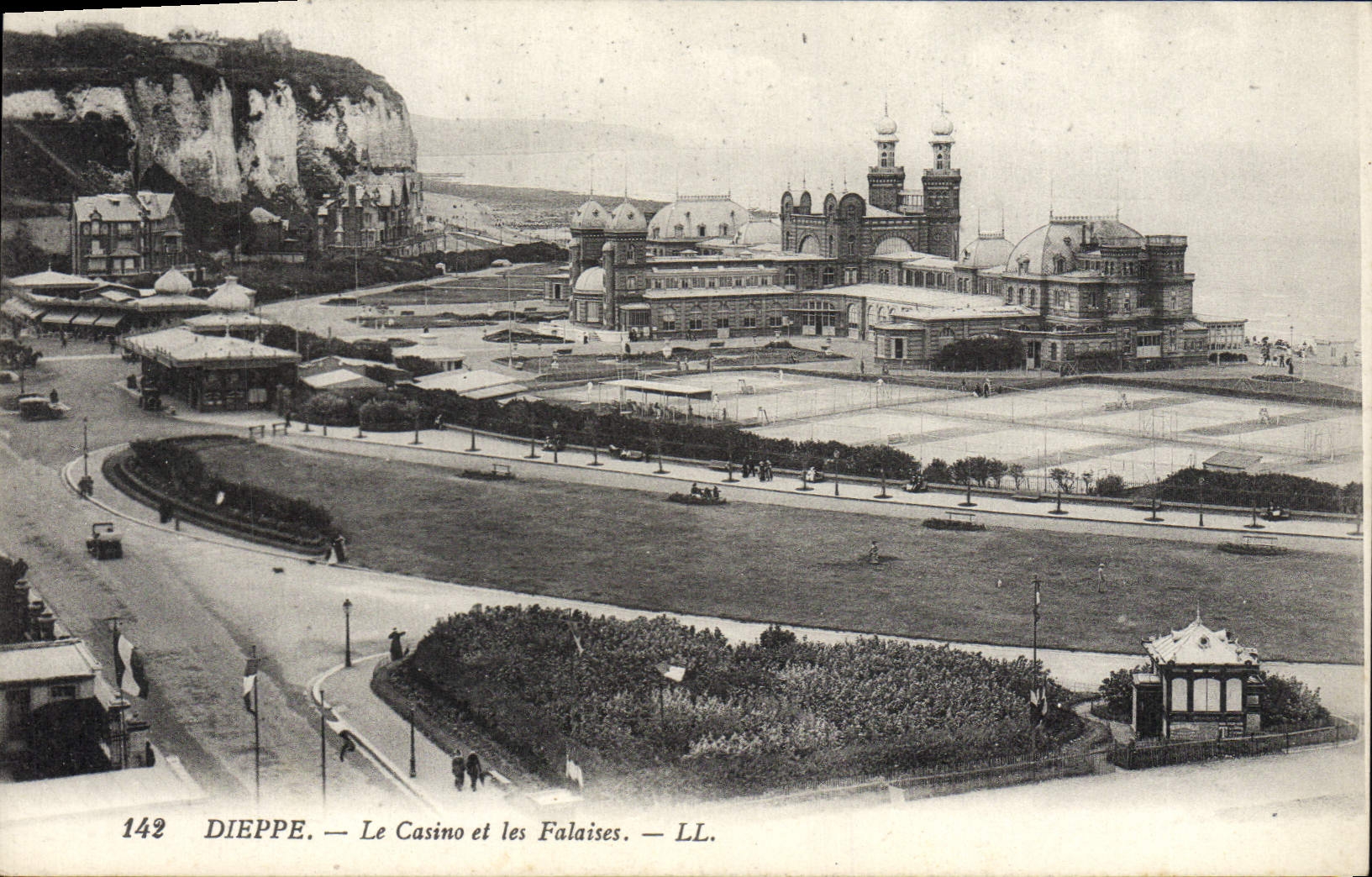 CPA Dieppe Le Casino et Les Falaises
