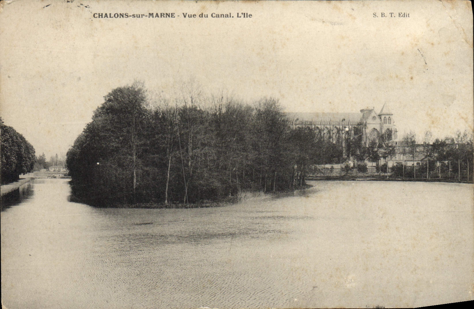 VINTAGE POSTCARD Trawl-nets On the Marne Seen of the Canal the island