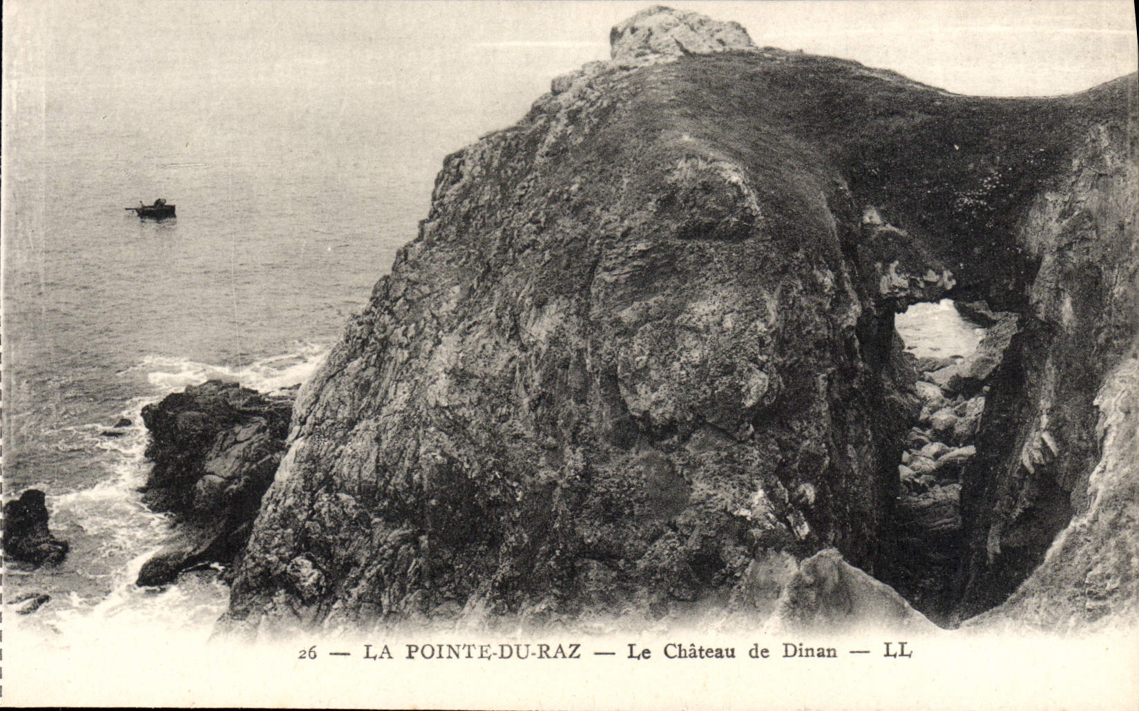 CPA Pointe Du Raz Le Chateau de Dinan