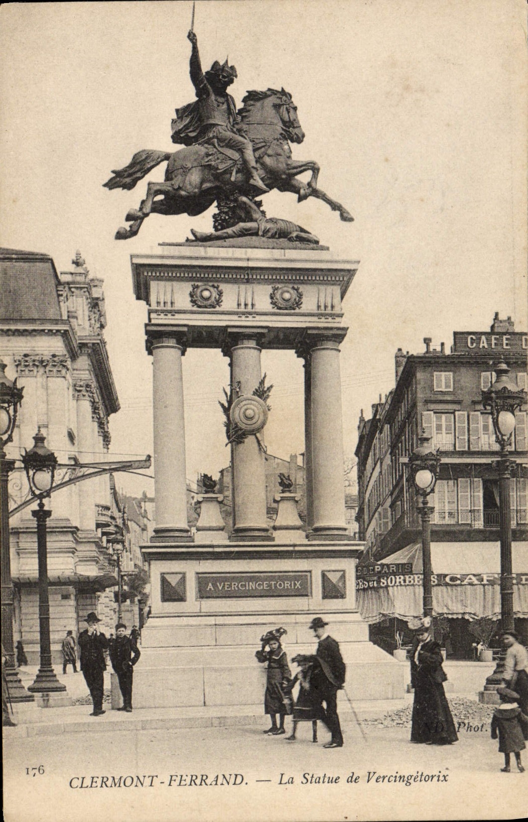 VINTAGE POSTCARD Clermont Ferrand the Statue of Vercingetorix